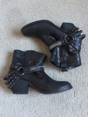 Gianni bini womens western Stirrup Heeled ankle booties Size 9.5 Black Leather
